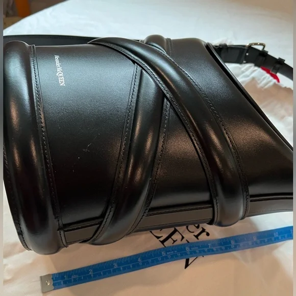 Alexander McQueen Black Shoulder Bag - Picture 9 of 12